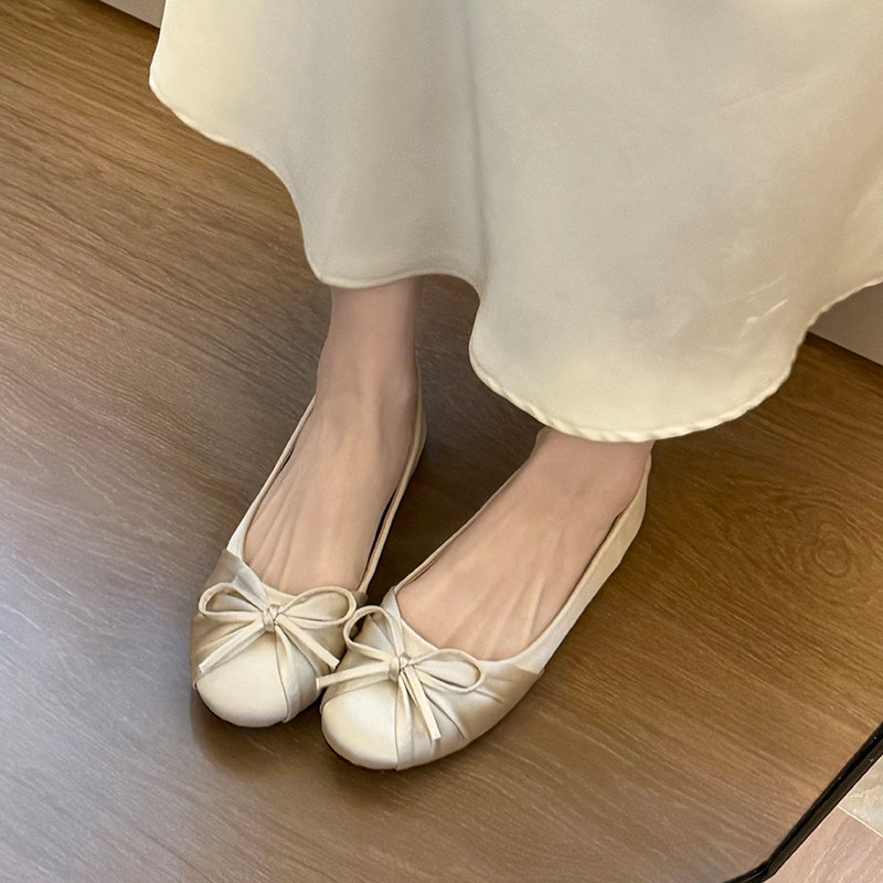 Women Shoes Loafers - รองเท้าส้นเตี้ยแบบสวมสไตล์หวานสำหรับผู้หญิง รุ่นโบว์ผูกใหม่ ปี 2026 ทำจากผ้าซาติน